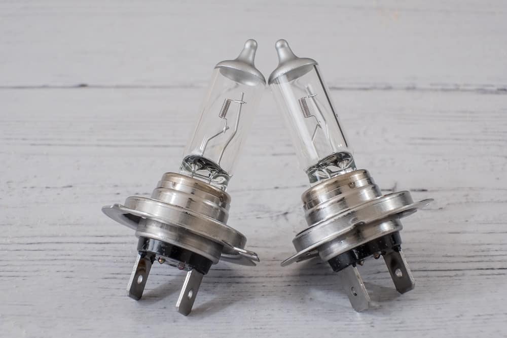 Best Halogen Headlight Bulbs of 2022: Lighting Up the Darkest ...